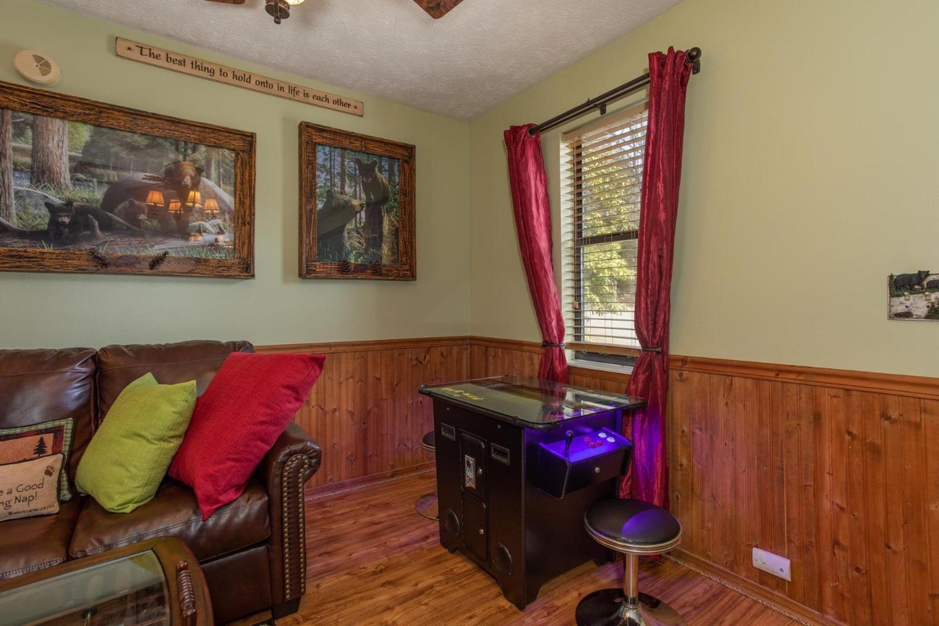 Bear Mountain Hollow-Free Dollywood Ticket- Cozy Cabin With A Hot Tub, Arcade & Deck Close To Town Pigeon Forge Exterior foto